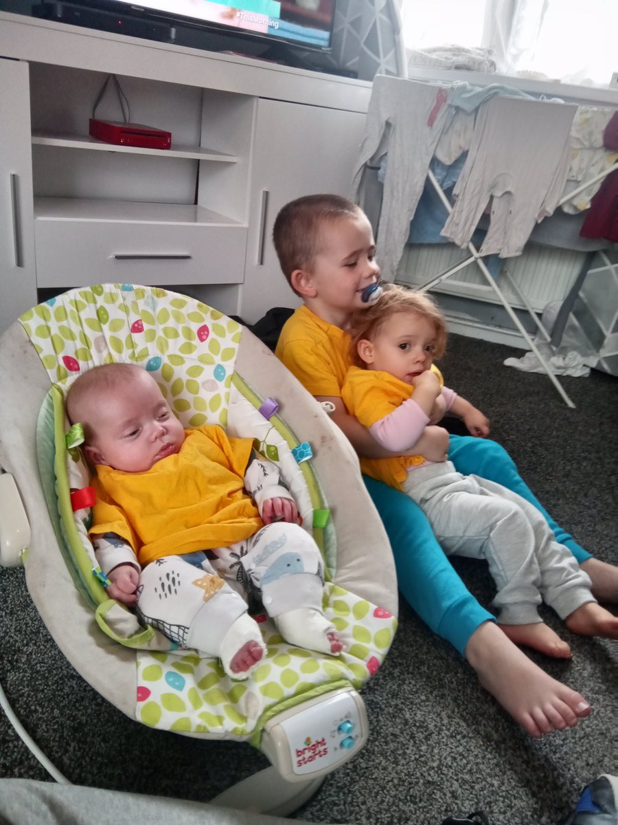 EmmaCow19508624's tweet photo. @SHINEUKCharity here we have Reuben supporter and living brother to Ava and Hudson who is 3 months old who all went #back2front https://t.co/nbMNpUj5vR