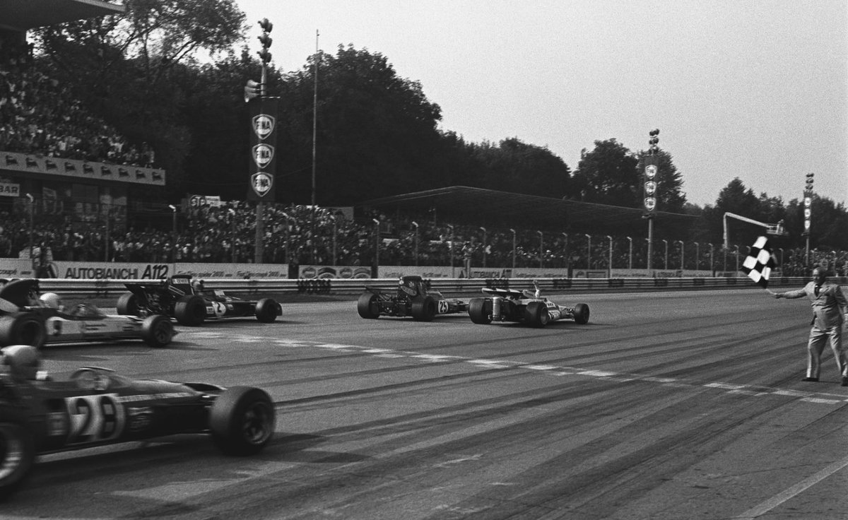 aut0mob's tweet photo. @jim_knipe @IMS @jlcooke99 @Cosito1Horacio @mjbyers333 @BobKillman1 @GordonMercedes9 @gmracingblue @EightMike @bourdyot_ @Rinoire #FrontRowFriday 🇮🇹 #ItalianGP 1971 and the closest finish in F1 🏁 #Peter_Gethin, #Ronnie_Peterson, #Francois_Cevert, #Mike_Hailwood and #Howden_Ganley battled right down to the line and all finished within two-tenths of a second of each other https://t.co/X7N6qZglK9