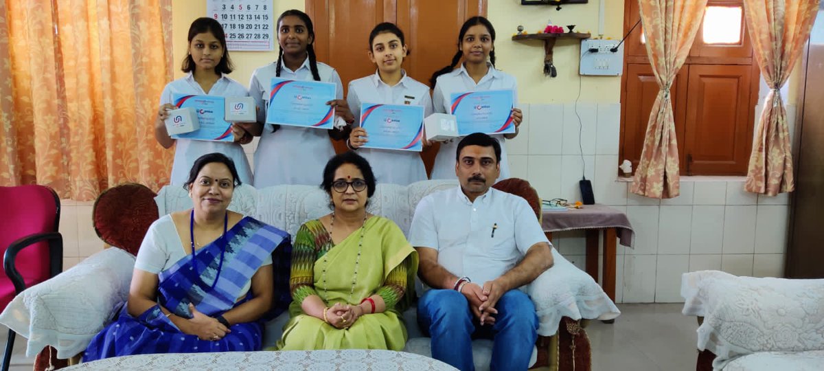 chgsbhu's tweet photo. Students won appreciation certificate in GK competition organised by Union Bank..... Congratulations and best wishes for the future! @VCofficeBHU @bhunewsofficial @bhupro https://t.co/ltcNcqzHKa