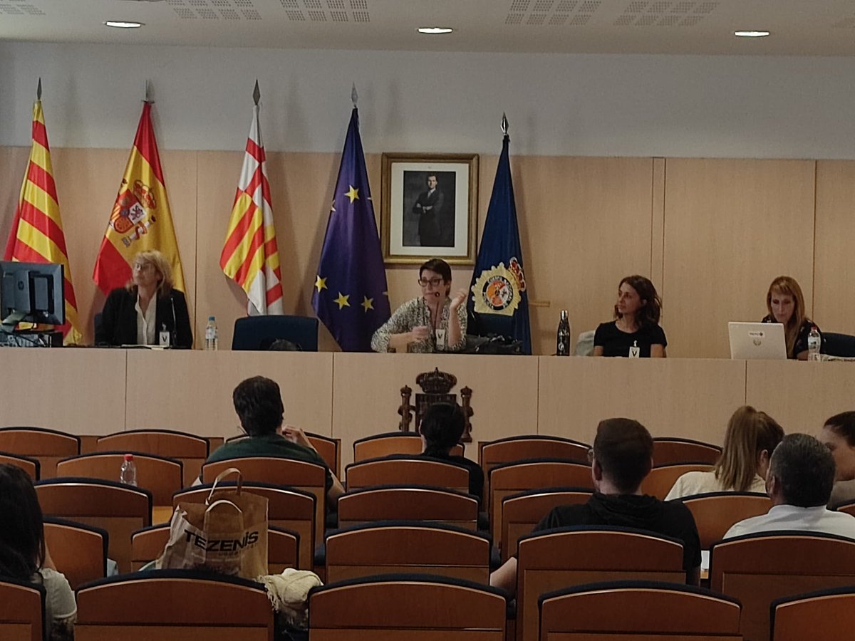 wwwsicarcat's tweet photo. Ayer, junto a @CreuRojaCAT , la #UTEH (Unidad Municipal #contralatrata de @bcn_ajuntament) y APIP-ACAM , formamos parte de la mesa redonda especializada del curso sobre #tratadepersonas que organizó en #Barcelona @Policianacional
¡Gracias por la confianza! https://t.co/F7cdAzbTFz