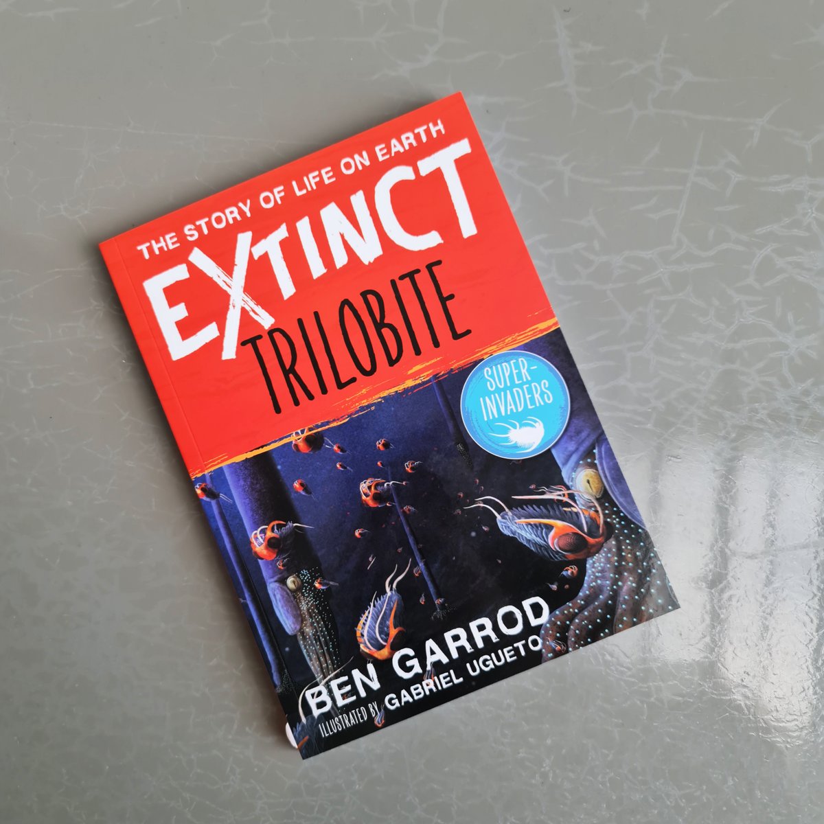 Have you heard of our favourite super-invaders the #Trilobite? ⭐ There were over 20,000 species They survived for 300 million years Their stomach was in their head Find out more in @Ben_garrod & @SerpenIllus' #Extinct series, out in paperback Nov 10th bit.ly/3CvIuNx