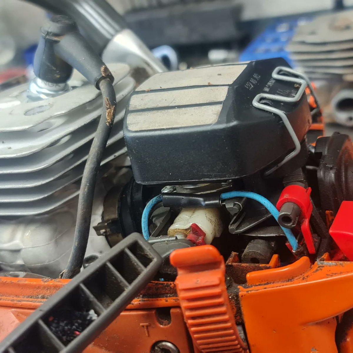 ddhexham's tweet image. Full re-build on a local estate's Husqvarna 357xp this morning.