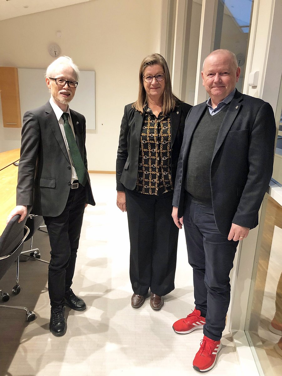 Jag promenerade genom Björkarnas stad, Umeå, med Västerbottens landshövding. Besökte också Umeå universitet, Mirai 2.0-medlem, och Designhögskolan, rankad nummer 1 i världen sju år i rad!