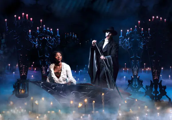 Mackadam_EPinfo's tweet photo. Le Fantôme de l'Opéra débarque à EuropaPark.
La comédie musicale d’Andrew Lloyd Webber mondialement connue et la plus de fois joué de l'histoire de Broadway, fera son apparition à l'Europa-Park Resort le 26.11.22 avec l'expérience VR #YullbeGo. https://t.co/Ugdww0WBlM