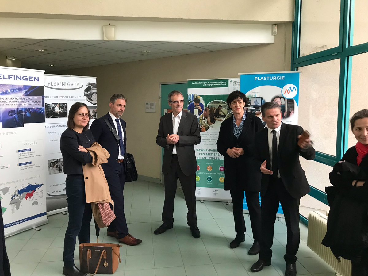 #VoiePro
L’importance de la relation école-entreprise illustrée lors de la visite de la Rectrice <a href="/NathalieAlber15/">Nathalie Albert-Moretti</a> au lycée <a href="/NelsonLycee/">Lycée Nelson MANDELA</a>.
Rencontre avec des élèves, les équipes et des entreprises autour de projets conduits dans les filières hydrogène, photovoltaïque et plastique.