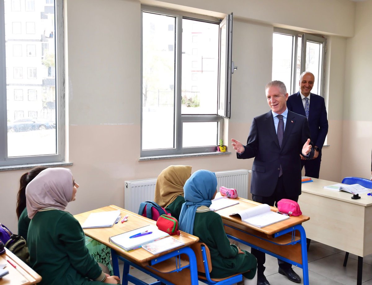 gantepvaliligi's tweet photo. “100. Yılda 100 Hayırsever” kampanyası kapsamında hayırsever Dalgıç ailesi tarafından Gaziantep’e kazandırılan Şerif Dalgıç İmam Hatip Ortaokulu’nun resmî açılışı gerçekleştirildi.

#EğitimşehriGaziantep’e hayırlı olsun. https://t.co/fsOj35yq7t