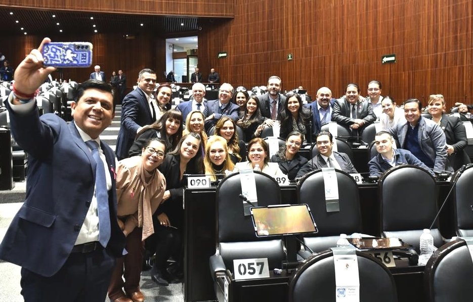 📌Las y los <a href="/diputadospan/">Diputados PAN</a> votamos en contra de los dictámenes de la Ley de Ingresos y Ley Federal de Derecho debido a que ignoran la realidad del país, 🇲🇽 aumenta el techo de deuda y subestima el precio del barril,⛽ lo que les permitirá usar el excede de manera discrecional.