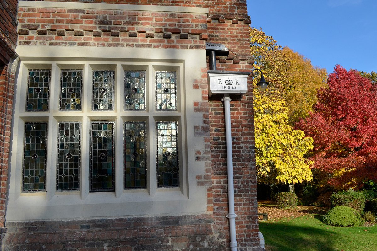 EngNewForest's tweet photo. We're opening the Verderers' Hall on Thurs 27 Oct to give people an opportunity to take a look inside! This is the meeting place of the #Verderers’ Court & one of only two remaining Verderers’ Courts left in England.
Find out more https://t.co/ON6qxxU1Fe
#NewForest #NFVerderers https://t.co/4Q5RrXb0Qz