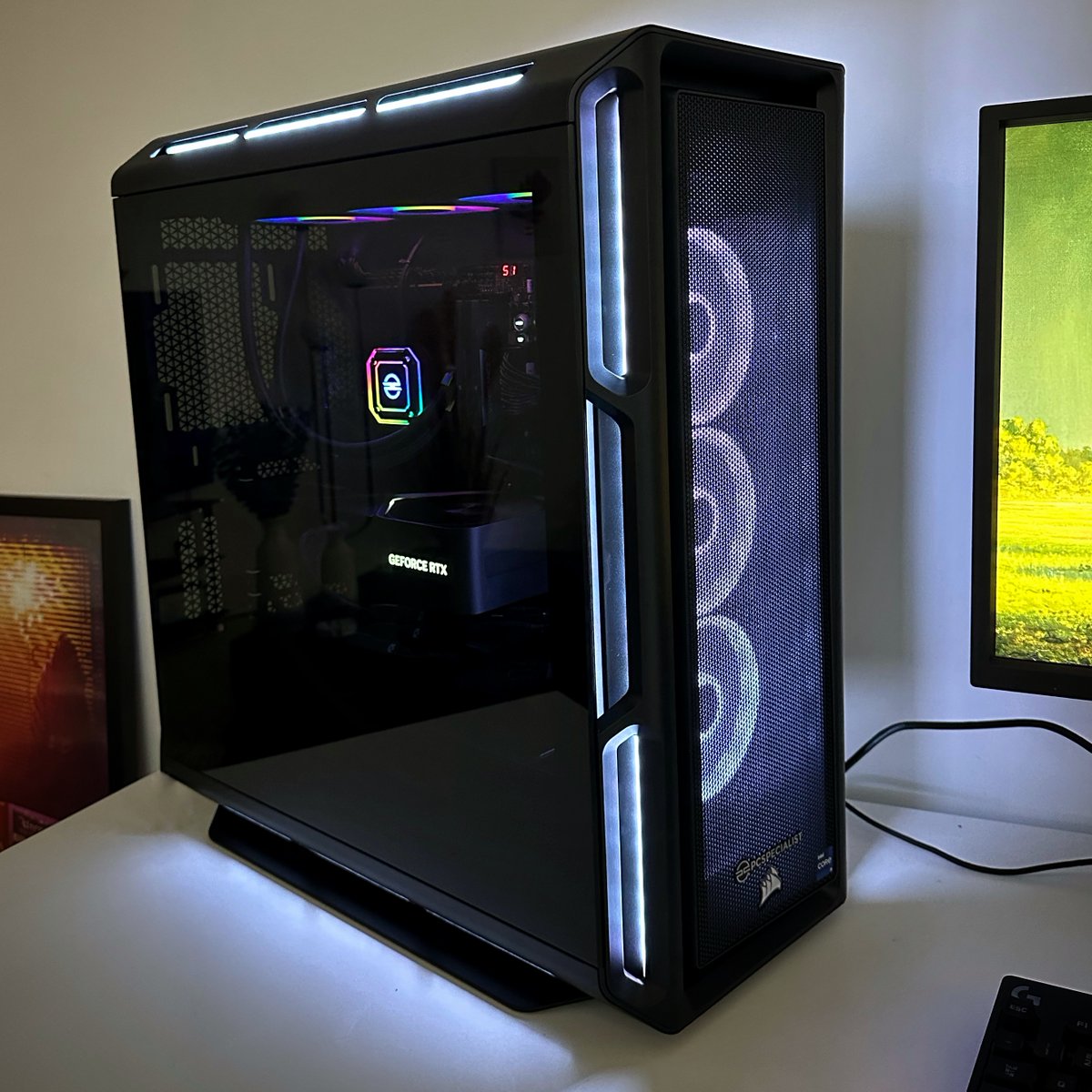 ONSCREEN tweet media