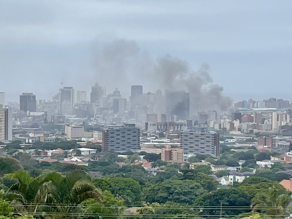 gavinpollock's tweet photo. #durban #citycentre #fire https://t.co/2M5MJAUSiB