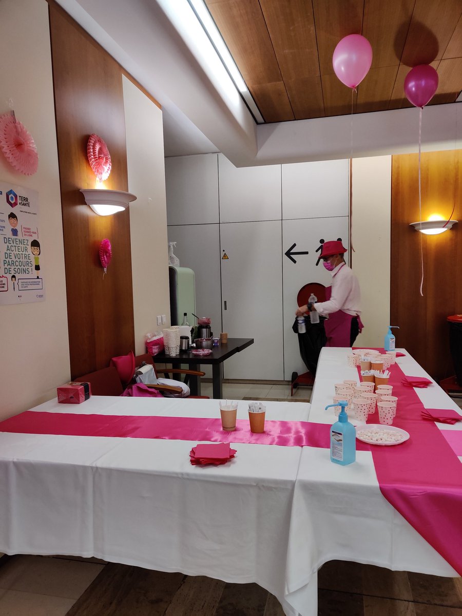 HopLaPorteVerte's tweet photo. #octobrerose s'installe @HopLaPorteVerte avec @CRCDC_IDF et @LigueComite78 https://t.co/tCGQQms7v7