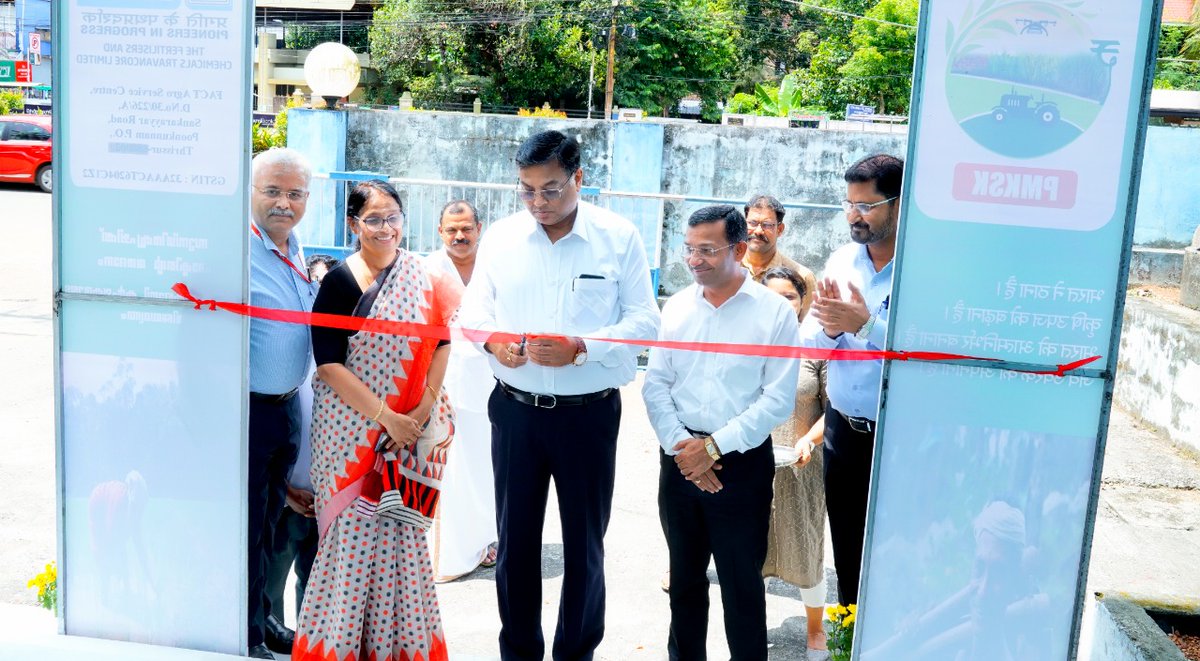 FACTMHO's tweet photo. The Prime Minister also inaugurated 600 Pradhan Mantri Kisan Samruddhi Kendras (PMKSK) under the Ministry of Chemicals &amp; Fertilisers on 17.10.2022. The Pictures of  11 PMKSK's of FACT LTD. https://t.co/ZI0ieP2oFY
