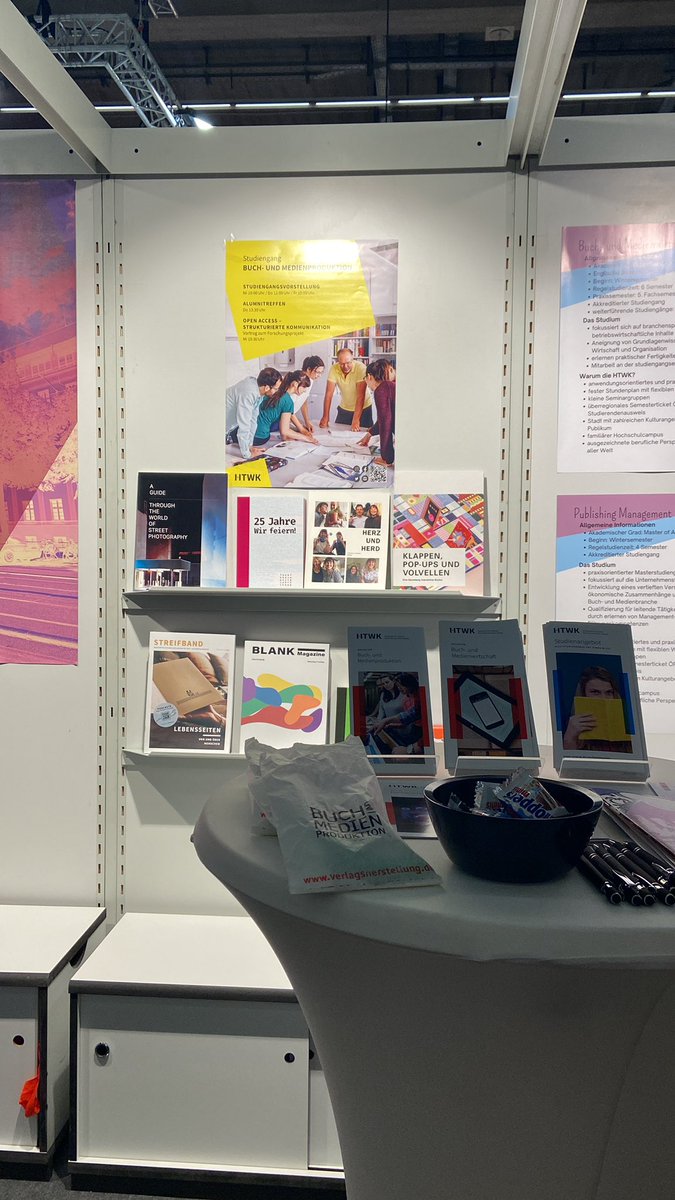 Ein neuer Messetag in Frankfurt ist schon im vollen Gange. Wir haben mit einer spannenden Vorstellung unseres Studienganges gestartet. Nun freuen wir uns euch bei uns am Stand (Halle 4 E81) persönlich kennenzulernen. Kommt vorbei! 🙌 📖