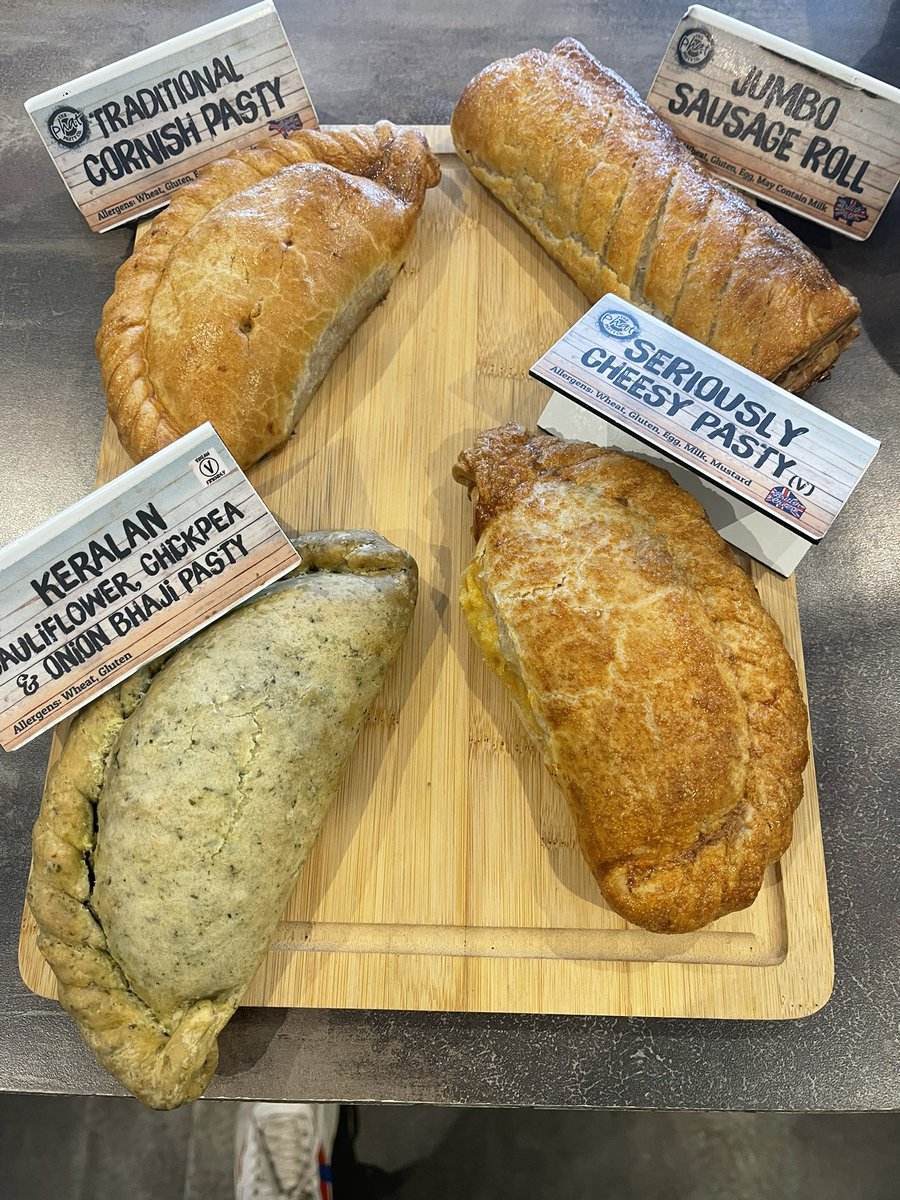 LarderCotswold's tweet photo. If your on your way to @CheltenhamRaces this weekend , be sure to pop in and see us on #kennellane Broadway , We got the good stuff #races #cheltenham #cotswolds #cakery #lunchtogo #takeaway https://t.co/gIaFkYBHfH