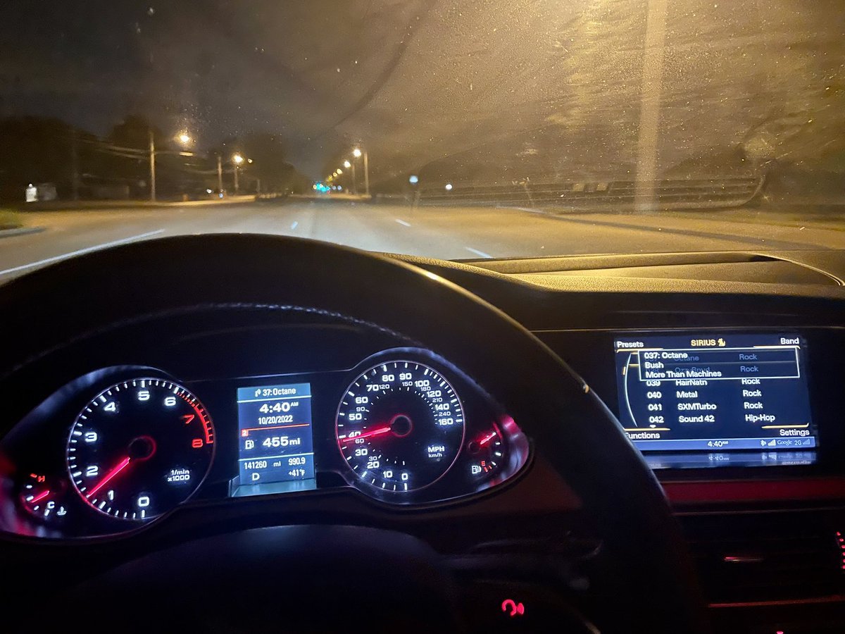 RealBenShelton's tweet photo. #KansasBound #ThreeForRick #440am https://t.co/TDGoZPQ7NC
