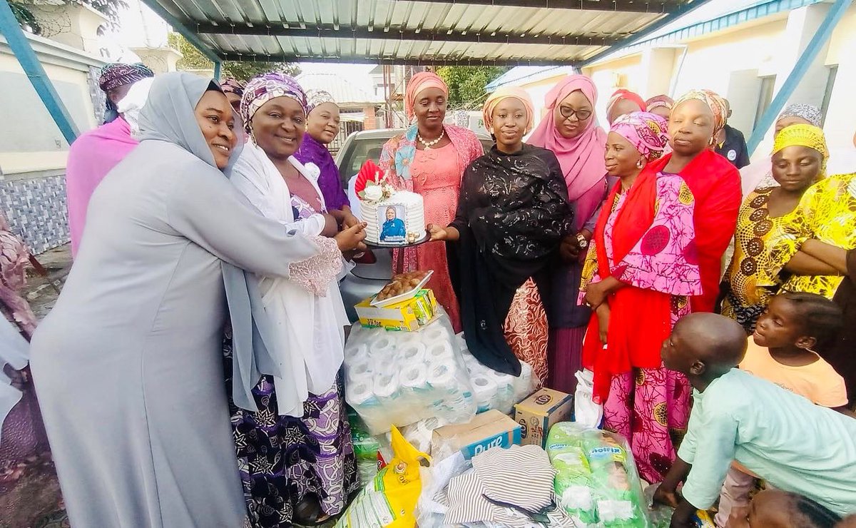 fatimabago_'s tweet photo. Yesterday family and friends celebrated my birthday wonderfully at the orphanage home in minna. Honestly, this is my best birthday celebration ever. I’m extremely overwhelmed! Thank you all and God bless.
#BirthdayVibes #Sweet40 https://t.co/5asVemGgOl
