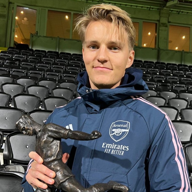 Arsenal's tweet photo. Our captain ❤️

Fully deserved, Martin 👏