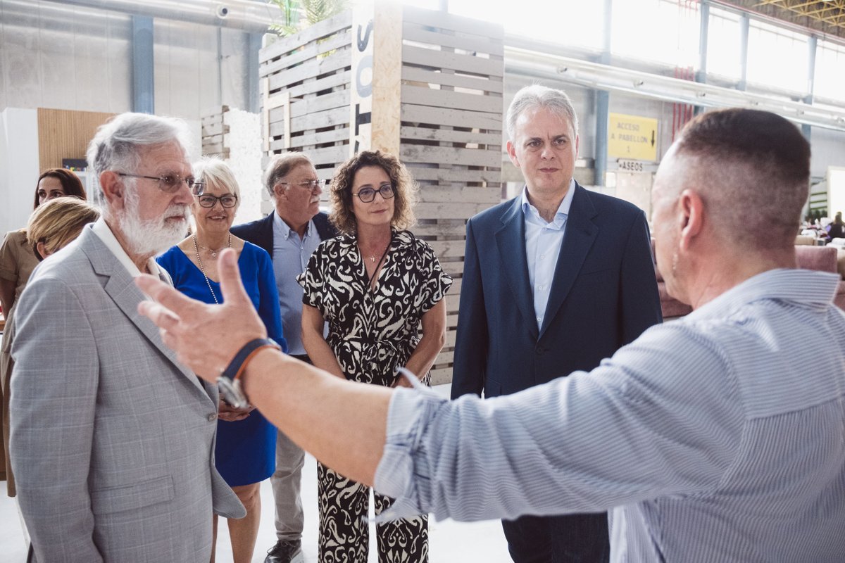 GVAvicepres2n's tweet photo. 🏗️🪵🧱El vicepresident @Hector_Illueca_ visita #FIRAMACO, la Fira de Materials de Construcció, Reforma, Rehabilitació i Estalvi Energètic, que se celebra en @IFA_Fira, per conéixer aquest aparador important on el sector demostra apostar per la construcció sostenible. https://t.co/XG8EVO6l8F
