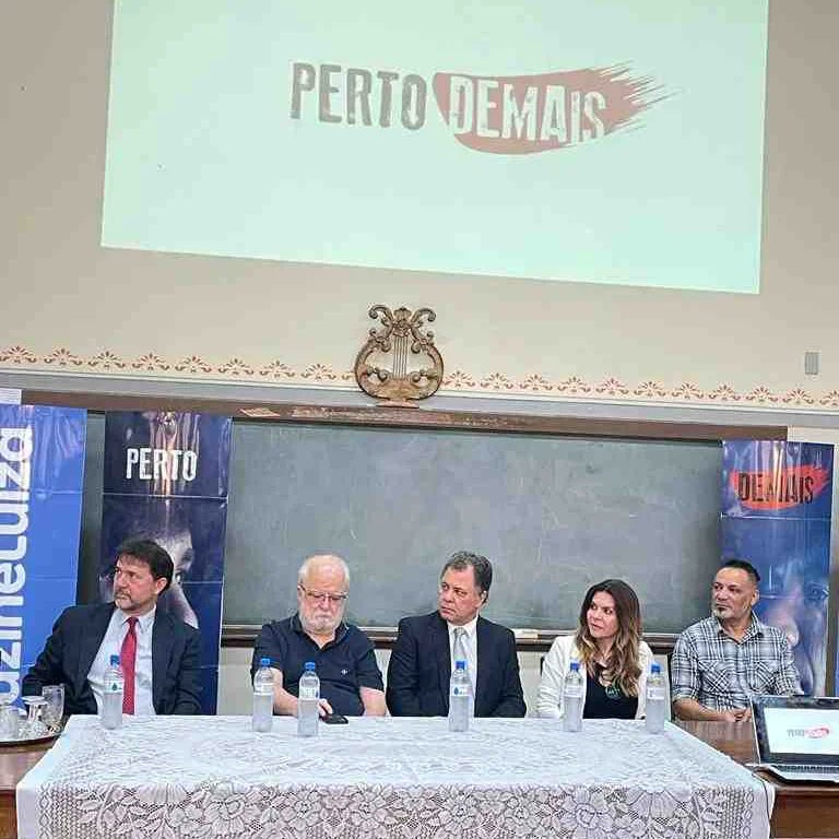 anasilinha's tweet photo. Obrigada pelo conhecimento, escuta, orientação e amparo para continuar a missão de educador. Que seja a primeira de muitas exibições e debates nas escolas da rede municipal e estadual. A semente foi lançada! Você poderá assistir gratuitamente pelo site https://t.co/Rwn4alikIs https://t.co/DSqjDy9u8g