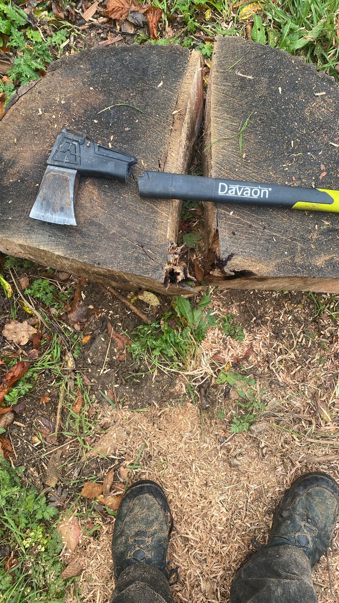 ForestRooms's tweet photo. Only had this axe 2 months and only use it a few times. the 'Super Strong Tough Fibreglass Handle' has snapped. Bought it from @AmazonUK but the website says I can't return it. It cost about £50 @AmazonHelp can you please advise how I can get a replacement
https://t.co/cfMRudQCe2 https://t.co/AdZutrQxvV