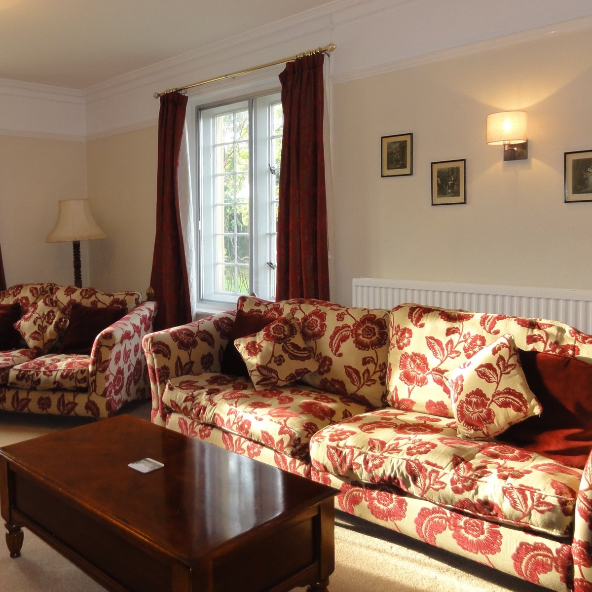 MoretonsBredon's tweet photo. Why not book a cosy November or December 2022 break at The Moretons and take advantage of our Autumn/Winter offer—10% off the full cottage price (not including Christmas and New Year)? See our latest availability at https://t.co/vcR7gGZZDq and contact us to book. https://t.co/66qMJFN3ca