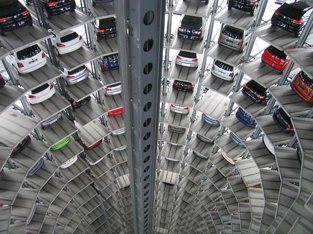 RRInternational's tweet photo. Marii #constructori #auto mondiali intenţionează să cheltuie aproape 1.200 de miliarde de dolari până în 2030 pentru a dezvolta şi produce milioane de #vehicule #electrice, împreună cu bateriile şi materiile prime necesare pentru a susţine producţia, arată o analiză @Reuters. https://t.co/TQDZsRJCsJ