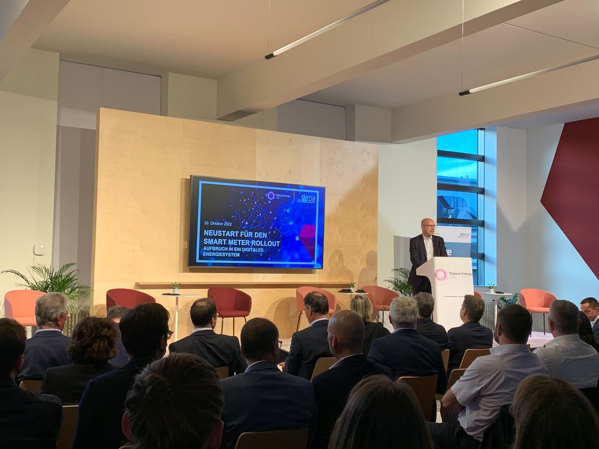 Tibber_DE's tweet photo. "Neustart für den Smart Meter Rollout" hieß die gestrige Veranstaltung der @dena_news im #FutureEnergyLab, in der wichtige Stimmen der Energiewirtschaft ihre Lösungen für einen neuen Fahrplan vorstellten. Begrüßung durch @AJK_Kuhlmann. https://t.co/4eEXnollqS