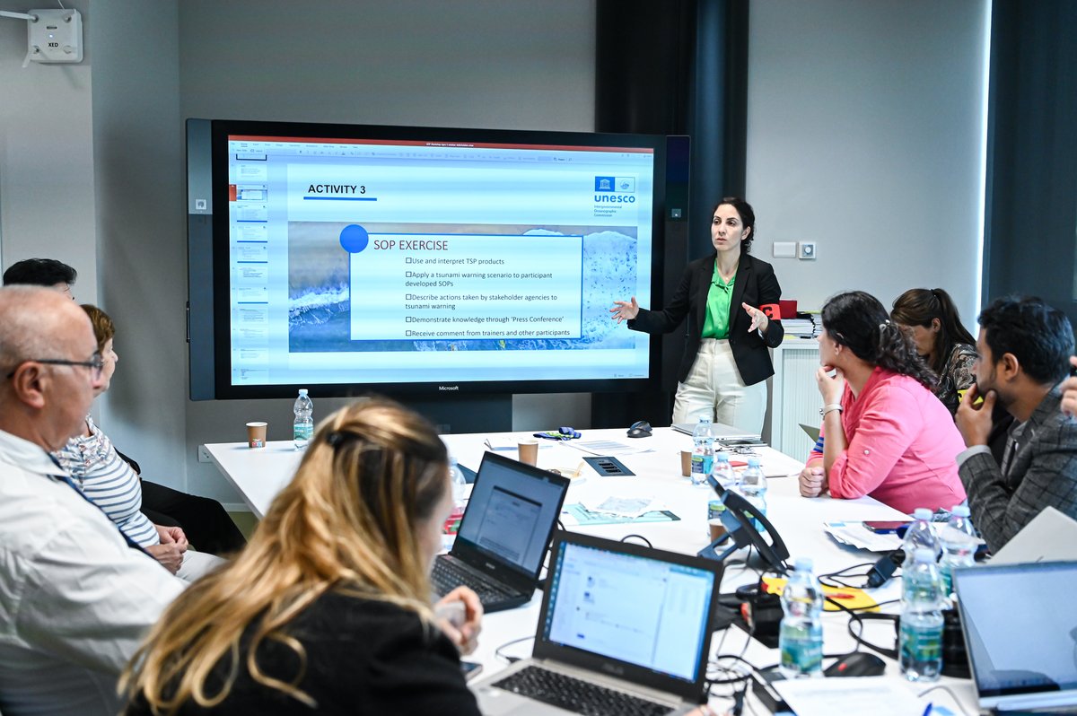 UNESCOEU's tweet photo. 📣In October, 20 participants took part in an engaging discussion &amp; interactive exercises in Ispra 🇮🇹 on the current state of tsunamis Standard Operating Procedures &amp; governing frameworks within @IocUnesco @eu_echo #CoastWAVE project 🌊

➡Project webpage: https://t.co/xVTyFkwzAe https://t.co/HMZjrs2APs