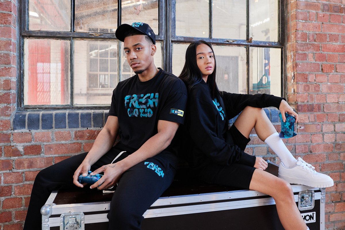 xboxuk's tweet image. Missed out? RT &amp;amp; Follow @XboxUK and @FRESHEGOKID to win 👀

🎮 Mineral Camo Special Edition Controller
💎 FEK Mineral Camo Hoodie
🧢 FEK Mineral Camo Cap