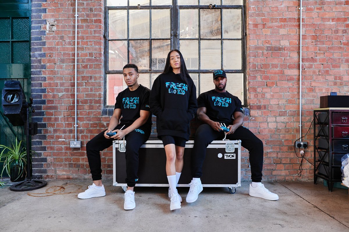 xboxuk's tweet image. Missed out? RT &amp;amp; Follow @XboxUK and @FRESHEGOKID to win 👀

🎮 Mineral Camo Special Edition Controller
💎 FEK Mineral Camo Hoodie
🧢 FEK Mineral Camo Cap