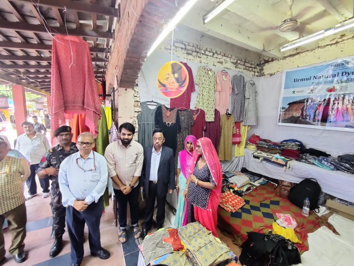 DAperspectives's tweet photo. We participated in the first-ever national-level Scheme of Fund for Regeneration of Traditional Industries (SFURTI) Mela organised by the @minmsme at Dilli Haat, INA, New Delhi.
#IMEDF #SFURTI #resilientlocaleconomies #channapatna #naturaldye #atmanirbharbharat #artisan https://t.co/TkxCu4z8xz