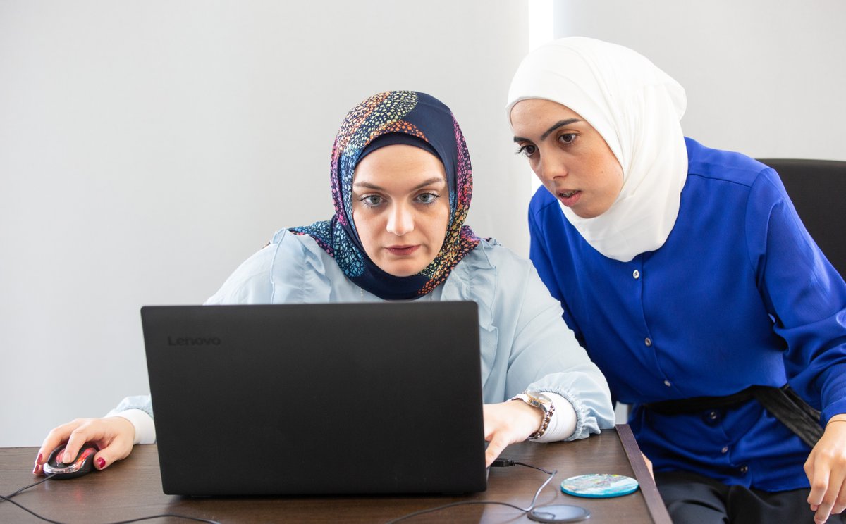 UNDP_Lebanon's tweet photo. #UNDP & @ChinainLebanon are paving the digital road to economic recovery in 🇱🇧 thru e-commerce & digital marketing trainings for #women, #youth, SMEs & business dev. services institutes.
Check out how this supported Hassan in facing systemic challenges👉https://t.co/l6dShfZTfb https://t.co/Fvga9bJcNi