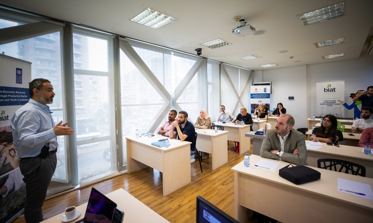 UNDP_Lebanon's tweet photo. #UNDP & @ChinainLebanon are paving the digital road to economic recovery in 🇱🇧 thru e-commerce & digital marketing trainings for #women, #youth, SMEs & business dev. services institutes.
Check out how this supported Hassan in facing systemic challenges👉https://t.co/l6dShfZTfb https://t.co/Fvga9bJcNi