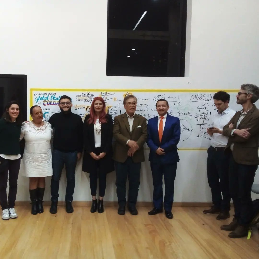 FunvecoreaCol's tweet photo. ¿Podría un modelo asiático exitoso servir a Colombia para superar sus múltiples problemas? YounHoon KWAAK nos explicará cómo un plan de visión maestra convirtió en poco tiempo a Corea del Sur en el milagro asiático. Link de registro aquí: https://t.co/EAuhfHsBMy

@CPolUniandes https://t.co/pPolwFUUaZ