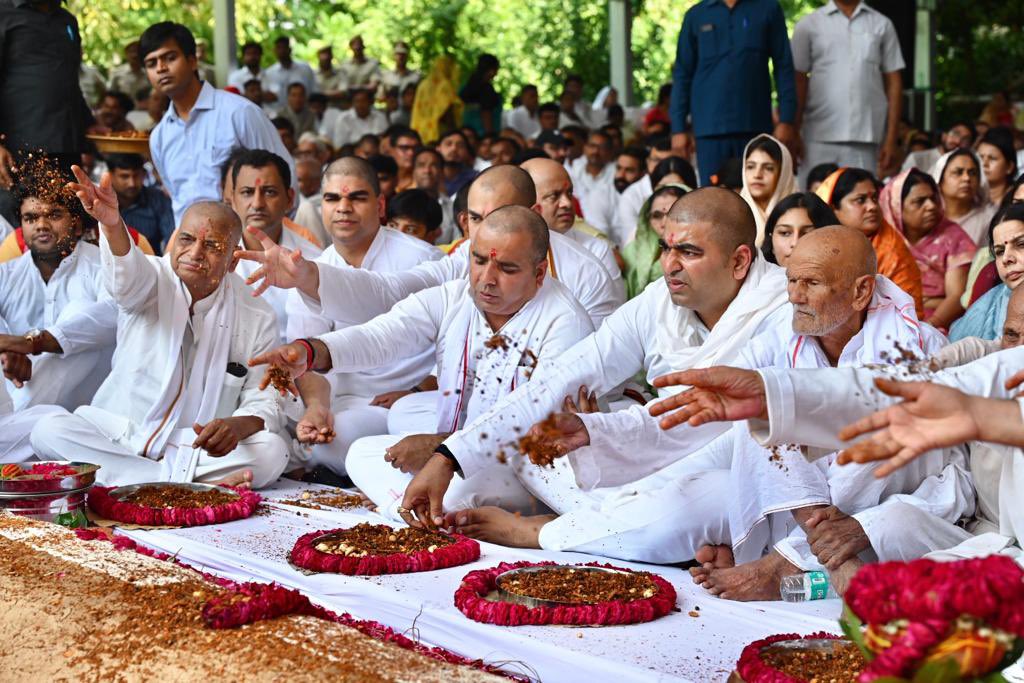 yadavakhilesh's tweet photo. https://t.co/mdjyBTmiwR