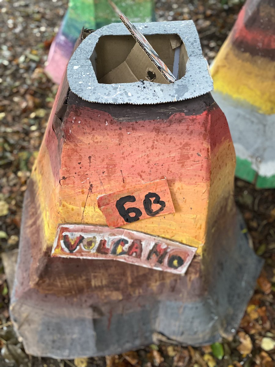 OPS_OratoryPrep's tweet image. How else do you celebrate the end of term - by erupting volcanoes of course!

#Year6 created some fantastic volcanoes linking to their unit on plate tectonics as part of a joint project between the Geography, Science and Art departments.

#OPSLearning