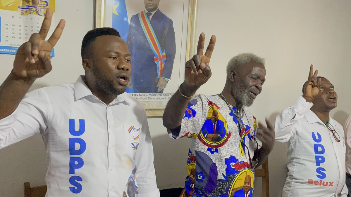 mayambuh's tweet photo. De passage dans le territoire de Madimba pour le lancement de ma fondation #FHMA, j’ai profité de l’occasion pour présenter mes civilités à la fédération UDPS.
Très Bien accueilli, j’ai remis 10 mégaphones 30W et des piles au président fédéral. @AugustinKabuyaT
Udps viva ! ✌🏾 https://t.co/a1G90VfYdd