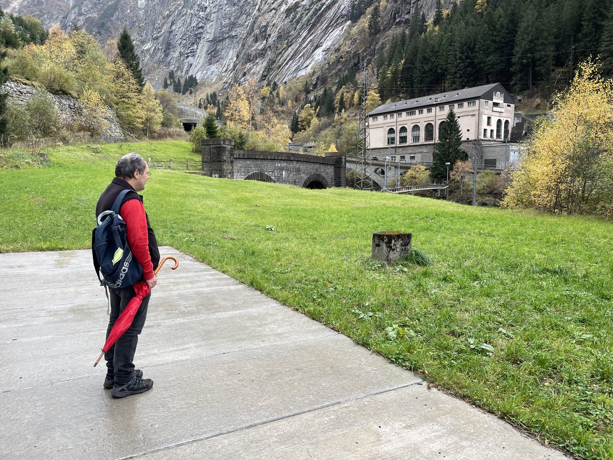 fisler's tweet photo. Auf der Suche nach eine langfristig guten Standorte für die Niederschlagsmessung der @meteoschweiz #Messstation #Göschenen und gleich neben dem Eisenbahntunnel einen guten Standort gefunden! Wegen 2. Autobahnröhre muss #Pluviometer verschoben werden… https://t.co/weWUT3IFRh