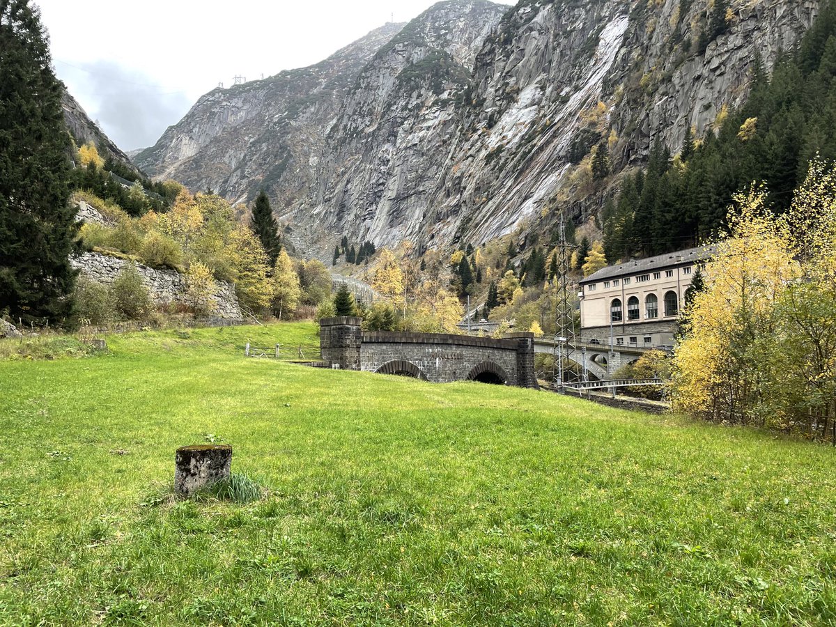 fisler's tweet photo. Auf der Suche nach eine langfristig guten Standorte für die Niederschlagsmessung der @meteoschweiz #Messstation #Göschenen und gleich neben dem Eisenbahntunnel einen guten Standort gefunden! Wegen 2. Autobahnröhre muss #Pluviometer verschoben werden… https://t.co/weWUT3IFRh