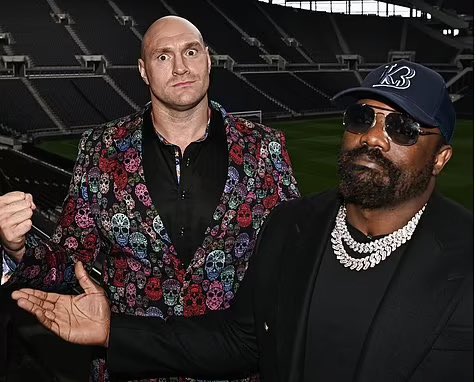Claudio_Lugli's tweet photo. Fright Night Theme 💀 

Donning a multicoloured skull suit @Tyson_Fury for his fight announcement presser against @DerekWarChisora at @SpursOfficial on December 3rd! 

Tickets 🎫 go out midday via @TicketmasterUK #FuryChisora https://t.co/gmoYbHjXou