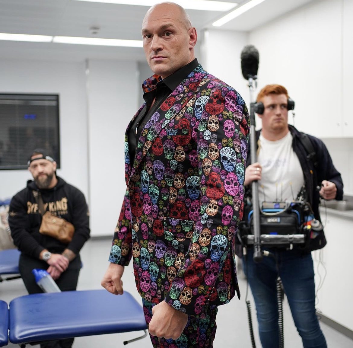 Claudio_Lugli's tweet photo. Fright Night Theme 💀 

Donning a multicoloured skull suit @Tyson_Fury for his fight announcement presser against @DerekWarChisora at @SpursOfficial on December 3rd! 

Tickets 🎫 go out midday via @TicketmasterUK #FuryChisora https://t.co/gmoYbHjXou
