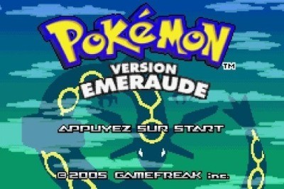 JVCom's tweet photo. Joyeux anniversaire Pokémon Émeraude ! 🎊

La version la plus complète de la 3G a débarqué il y a 17 ans en Europe. https://t.co/sPkAInG6E6