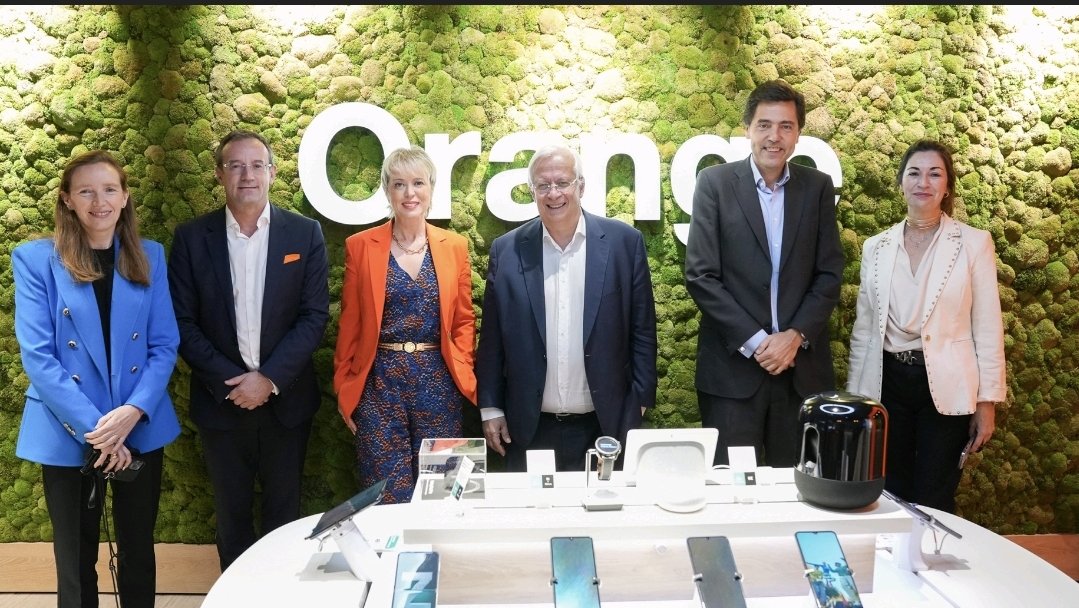 fallacher's tweet photo. Gracias @carmeartigas por tu participación #EnOrangeMujeresalCuadrado Feliz de recibirte hoy en Orange junto a nuestro presidente, Jacques Aschenbroich. Siempre inspiradora tu visión transformadora de España. https://t.co/ovHYvGjrsF