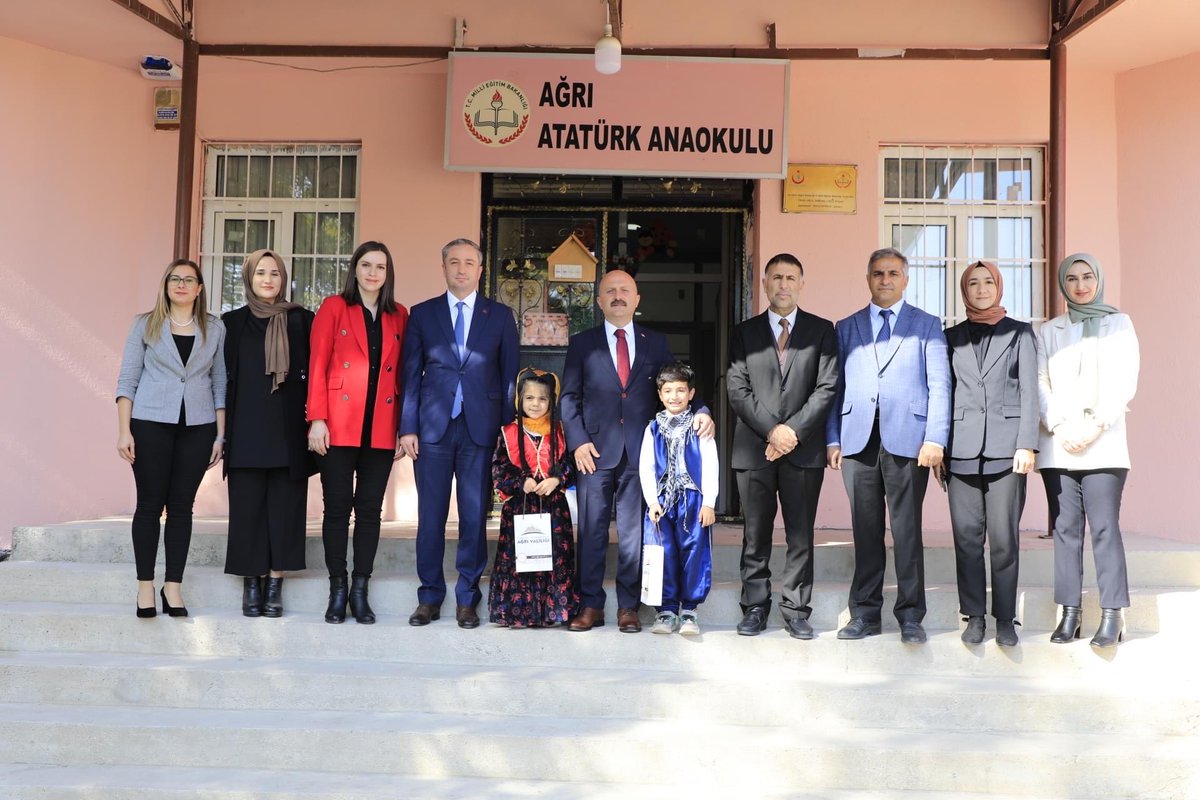 hasan_kokrek's tweet photo. ‘#Ağrı Valimiz Sayın Dr Osman VAROL’un himayelerinde yürüyen  ‘OKUYAN ŞEHİR AĞRI’ Projesi kapsamında Atatürk Anaokulumuzu ziyaret edip öğrencilerimize masal okudu. https://t.co/fsjsodkzy3