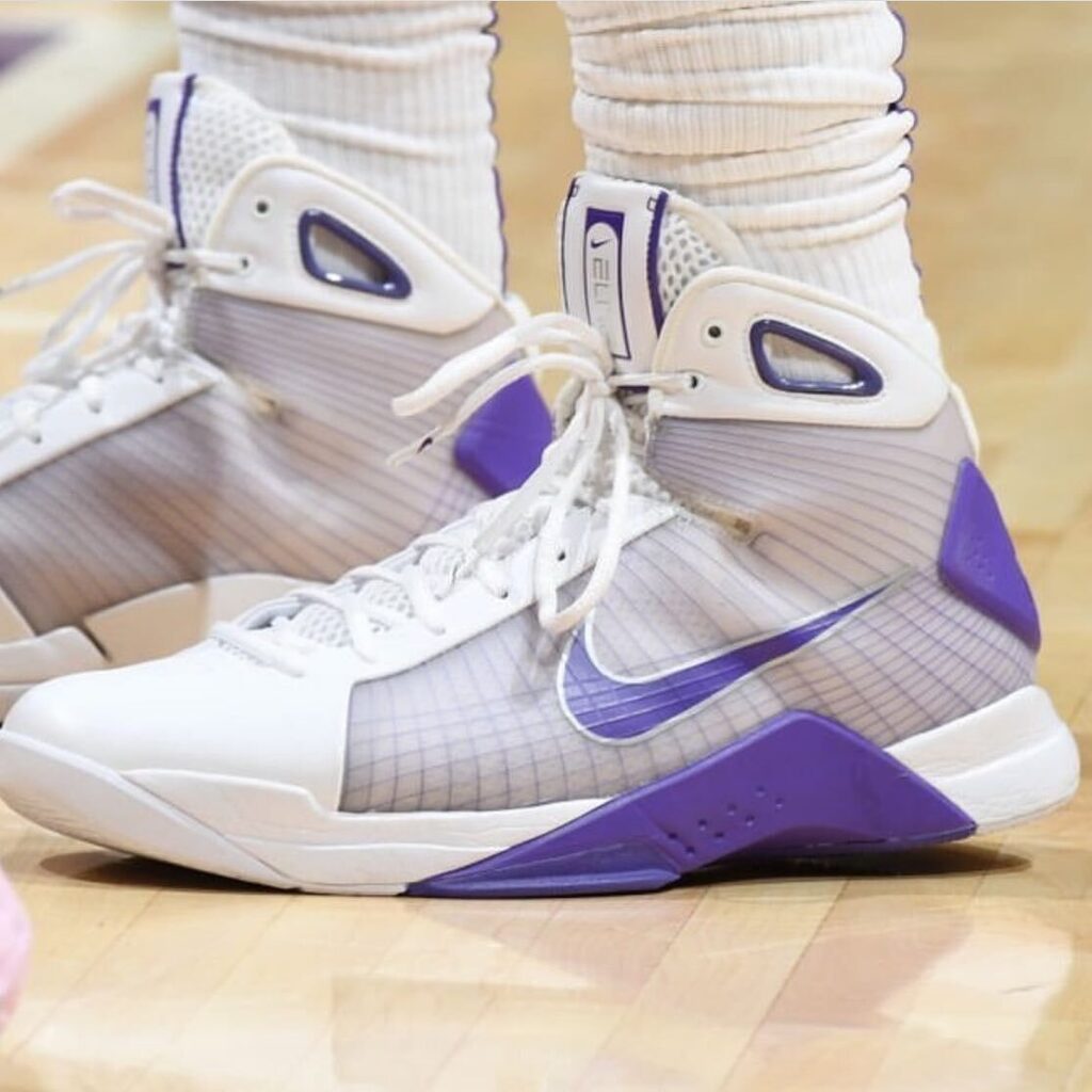 kickspotting's tweet photo. JTA brought out the Nike Hyperdunk 2008 🔥
#nike #nikehyperdunk #hyperdunk2008 #kickspotting #nbakicks
📸 @sneakers_on_court https://t.co/hwiNLuvea1 https://t.co/90jp38a7PH