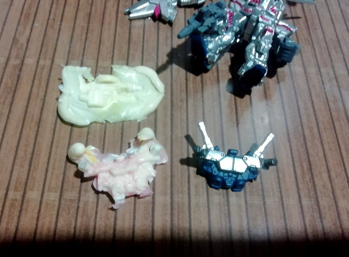 Happyme08550788's tweet photo. Phenex needs to take a break!
Body - any Unicorn (transparent base version)
Horn and shields - Banshee 58
backpack core cast from silver Phenex.
#ガンダム #コンバージ #fwgundamconverge #gundam #diytoy https://t.co/8NMDNzB1dq