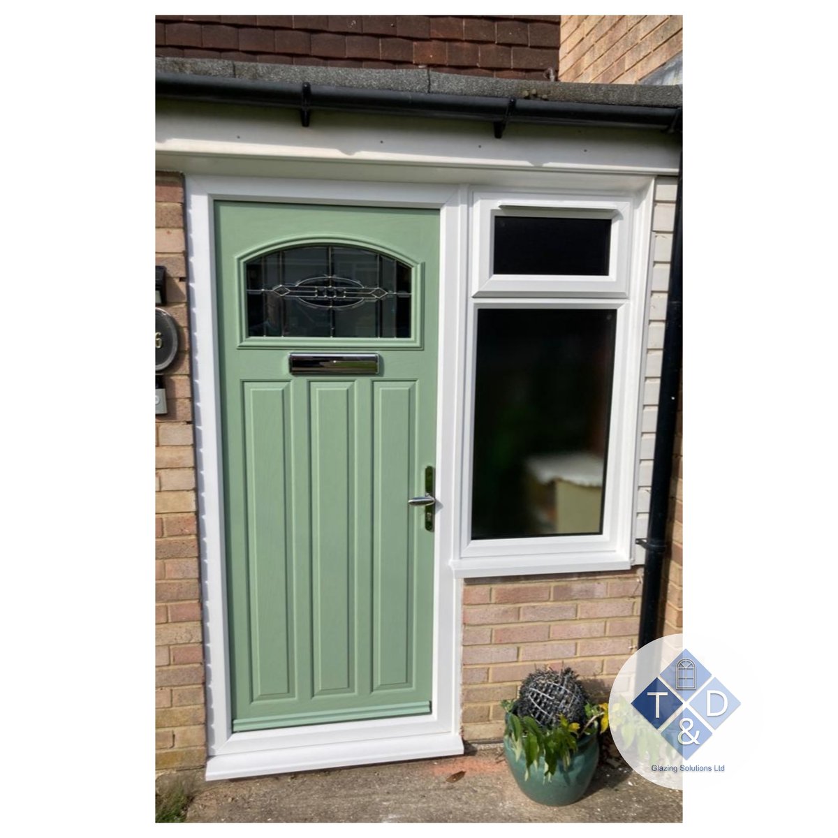 ⬅️Before &amp; After➡️
Chartwell green Composite door with uPVC window fitted in #bigginhill by our team! 

<a href="/CertassLtd/">Certass TA</a>  <a href="/QANWSales/">Quality Assured National Warranties</a> 
 
#compositedoor #chartwellgreen #doorinstallation #upvc #upvcwindow #windowinstallation #photooftheday