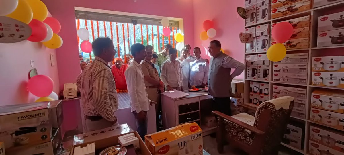 MlaSanjayPratap's tweet photo. मेरी विधानसभा क्षेत्र 309 रूधौली के अन्तर्गत असनहरा चौराहे पर श्री बजरंगी लाल जायसवाल जी के इलेक्ट्रॉनिक उपकरण के दुकान का शुभारंभ कर सफल संचालन हेतु शुभकामनाएं दिया। https://t.co/gcspI9LFVL