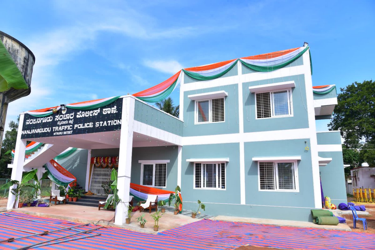 DgpKarnataka's tweet image. Another new police station building inaugurated … this time for Nanjangud Traffic. Karnataka State Police will create a history by dedicating 100 police station buildings in a year. Committed to providing good infrastructure for policemen to work.