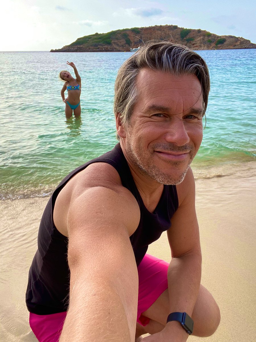 tbwUltraPowers's tweet photo. 𝗚𝗼𝗼𝗱 𝗠𝗼𝗿𝗻𝗶𝗻𝗴 from Roxy Beach !! 

#roxybeach #portals 
#mallorca #spain #baywatch https://t.co/yDyZxQmRGQ